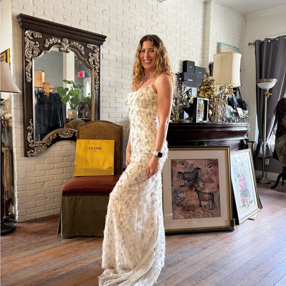 Vintage Wedding Dress - Picture 3 of 7